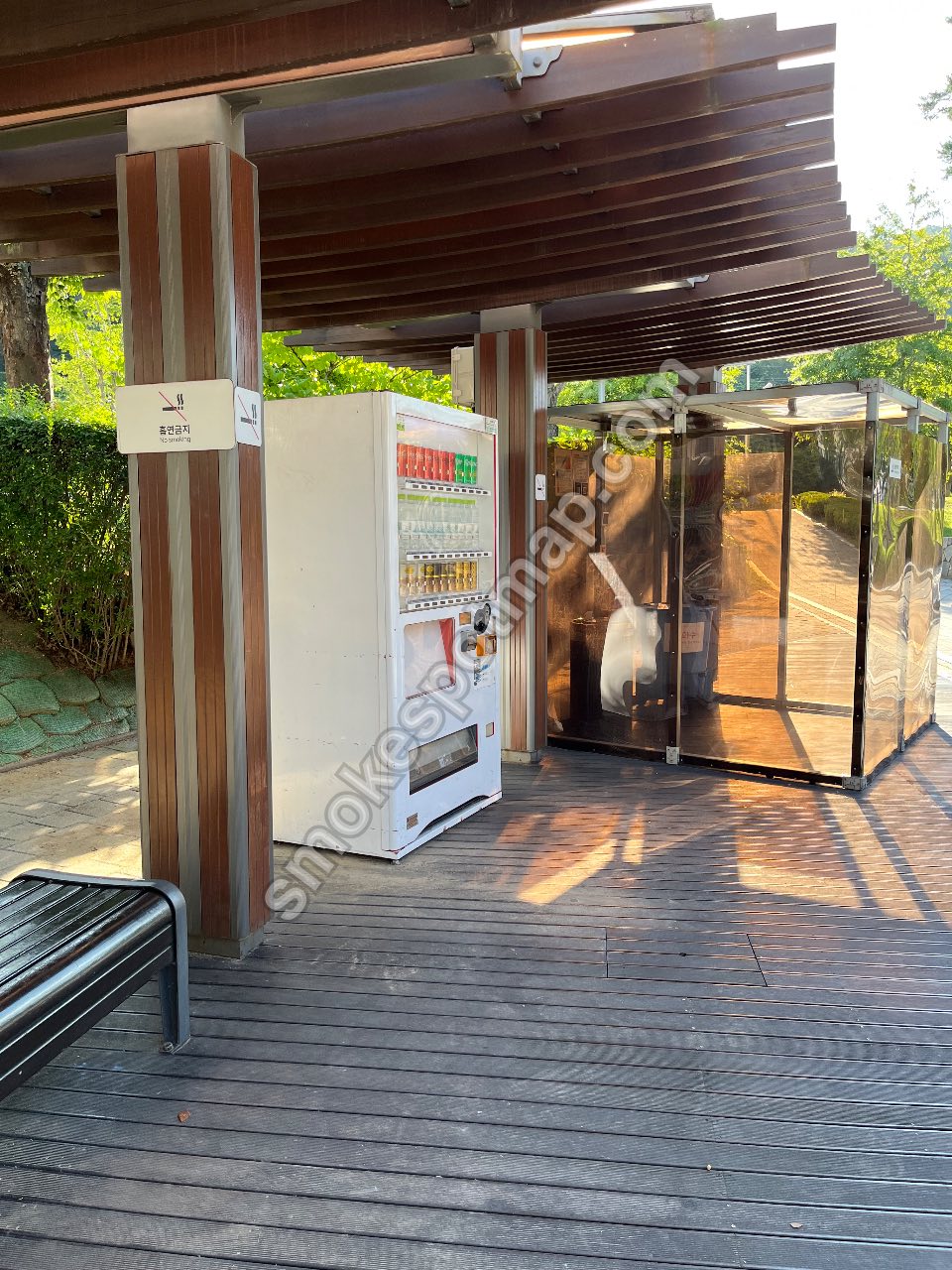 이케아 광명점 앞 흡연부스 현장 사진