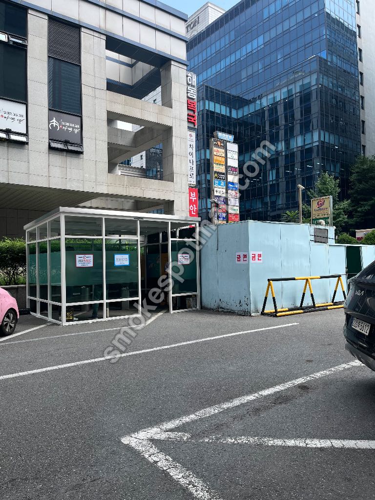 여의도 국회의사당역 인근 흡연부스 ④ 현장 사진