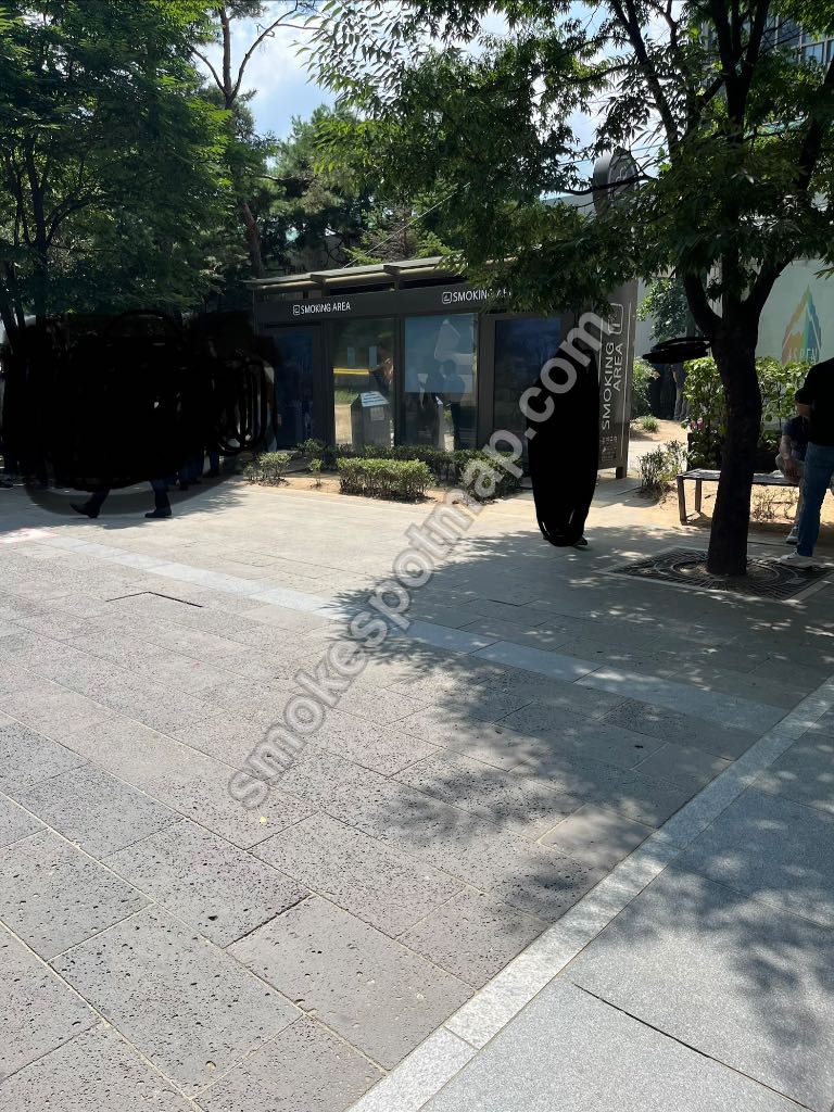 여의도역 3번출구 뒤쪽 흡연구역 현장 사진