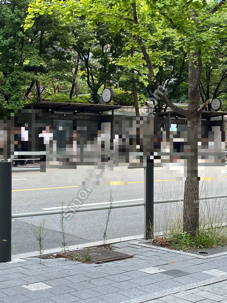 한국거래소 앞 흡연부스 현장 사진