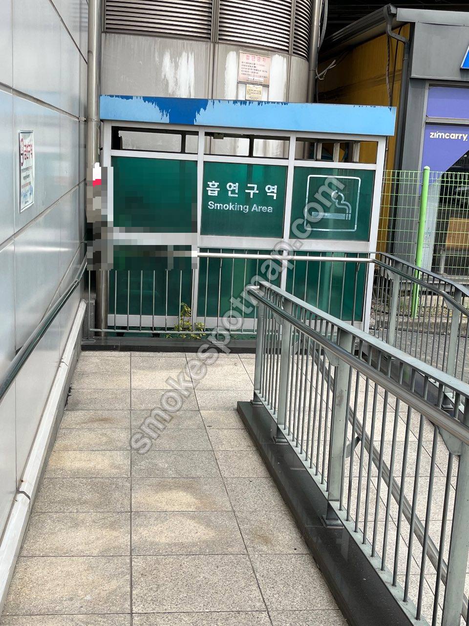 1번 출구 흡연구역 (피자헛 옆) 현장 사진