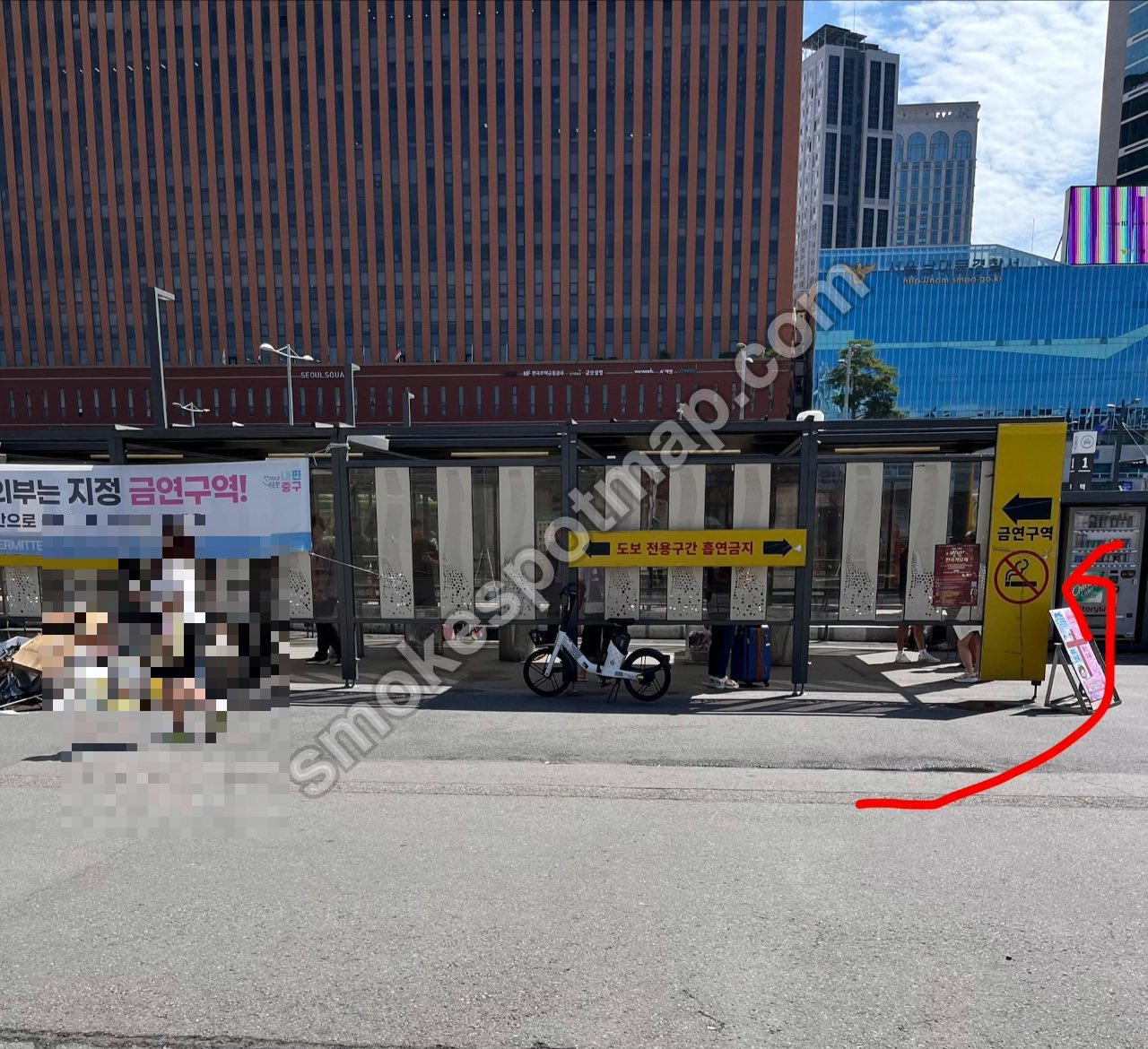 서울역 1번출구 2층 광장 현장 사진 2