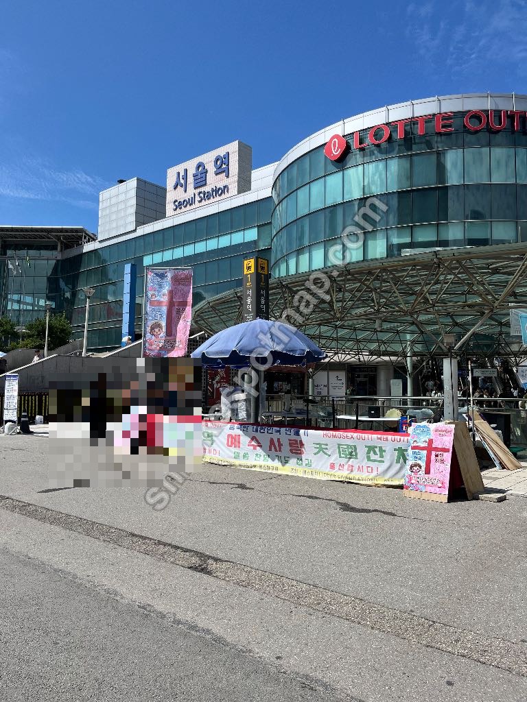 서울역 1번출구 2층 광장 현장 사진 3