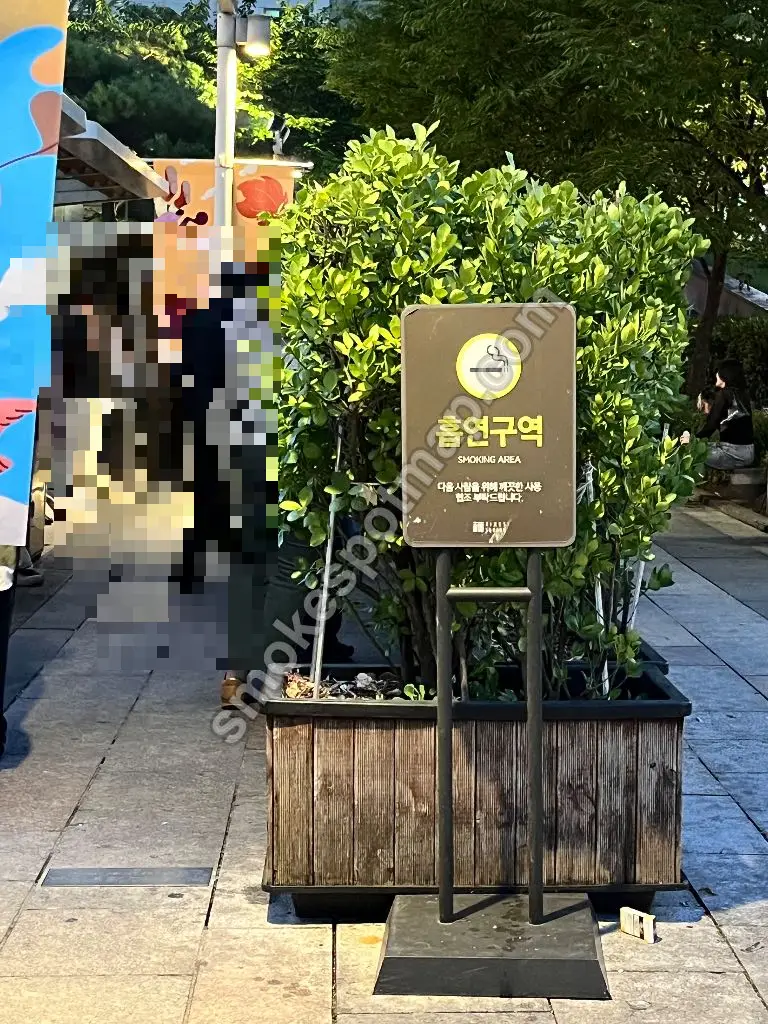 영등포 타임스퀘어 1층 — 쉑쉑버거 쪽 출구, 에스컬레이터 지나 왼편 현장 사진